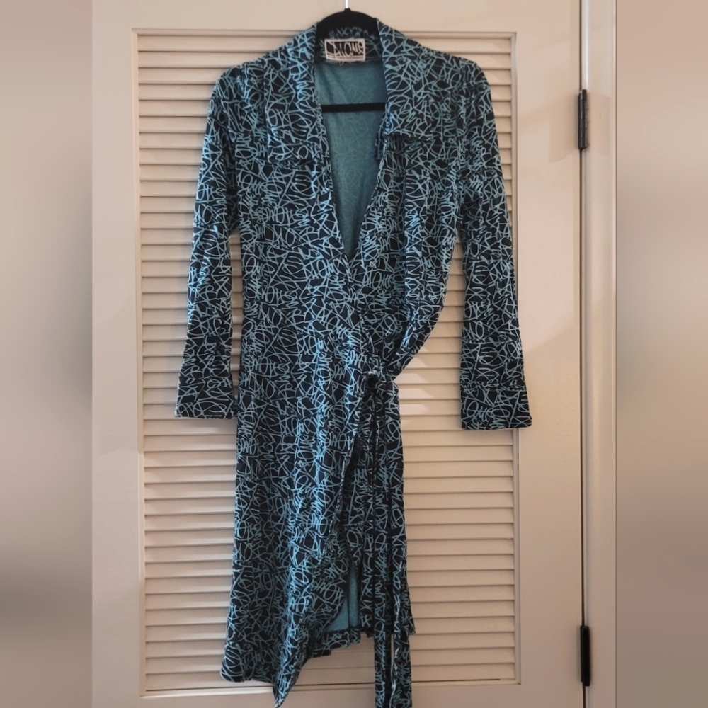 Diane Von Furstenberg - Black & Blue Patterned Long-Sleeve Wrap Dress